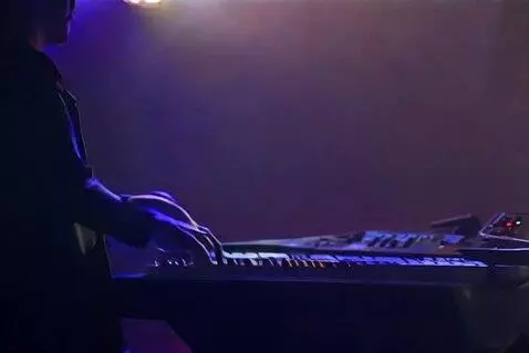 AI Video from prompt: keyboard musicien plays synthesizer on concert s