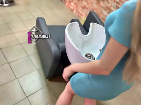 AI Video from prompt: A 30-year-old blonde woman with long flowing hai