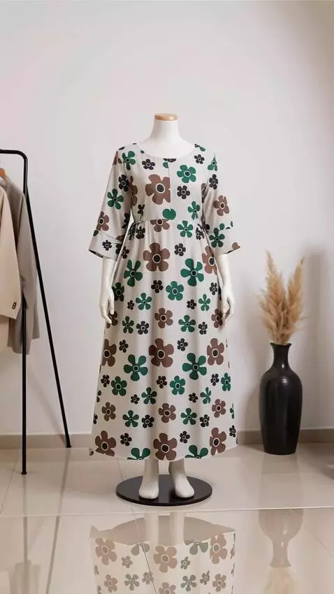 AI Video from prompt: Manekin berdiri tegak mengenakan gamis tersebut 