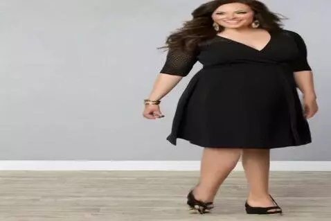AI Video from prompt: Woman walking briskly down the street