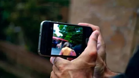 AI Video from prompt: mobil phone vedio