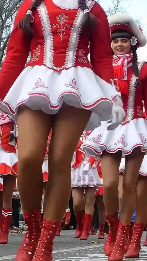 AI Video from prompt: The girl is marching in the parade and walking p