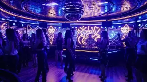 AI Video from prompt: disco hall, people dancing