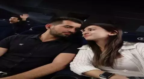 AI Video from prompt: Kiss and hot something