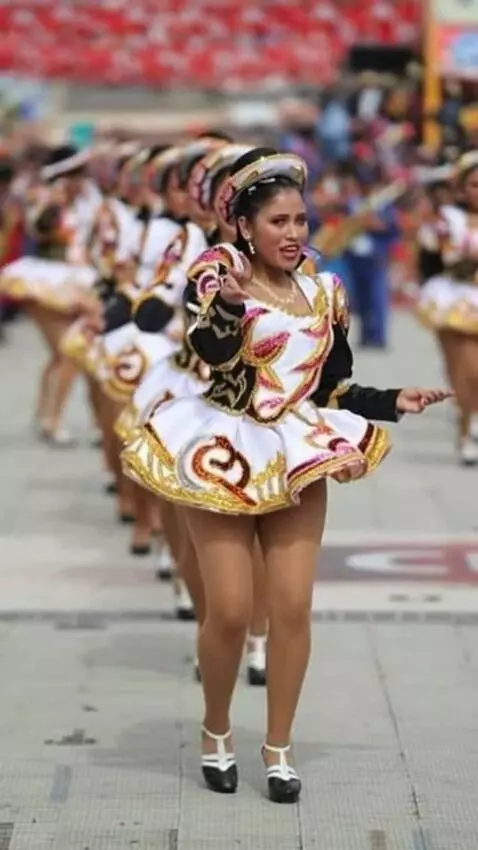 AI Video from prompt: Singer dancing caporales