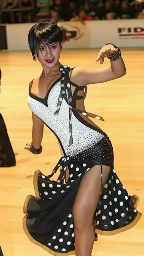 AI Video from prompt: The actress dances the jive, turns her back, and