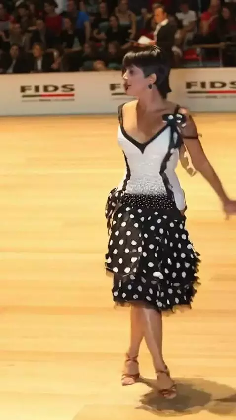 AI Video from prompt: The woman is dancing the jive, performing a Cuba