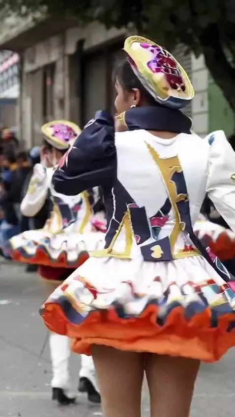 AI Video from prompt: The girl is dancing caporales and doing a piroue