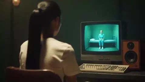 AI Video from prompt: Prompt in English. Mysterious sci-fi cinematic f