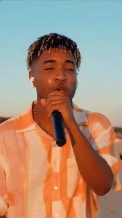 AI Video from prompt: Make a edit  on the funk or the song {VERANO LEN