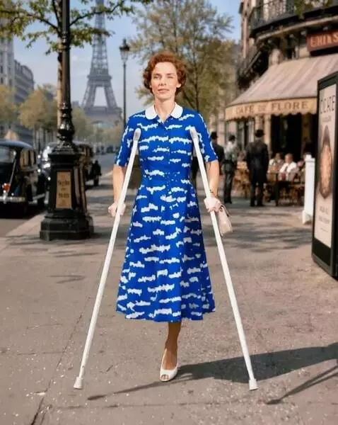 AI Video from prompt: A woman with the right leg amputated up to the u