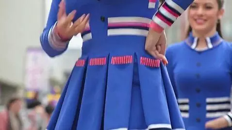 AI Video from prompt: Bring the image to life at the carnival fiesta.