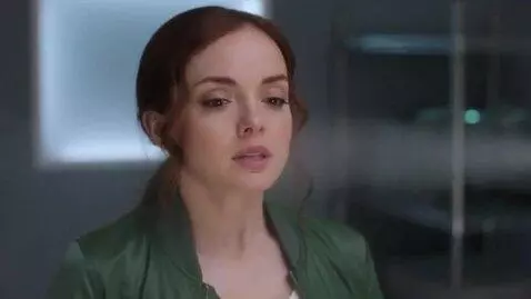 AI Video from prompt: Conventionally attractive woman pretending to be