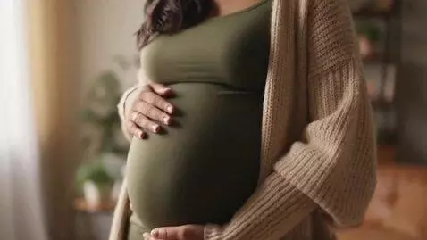 AI Video from prompt: Pregnant belly