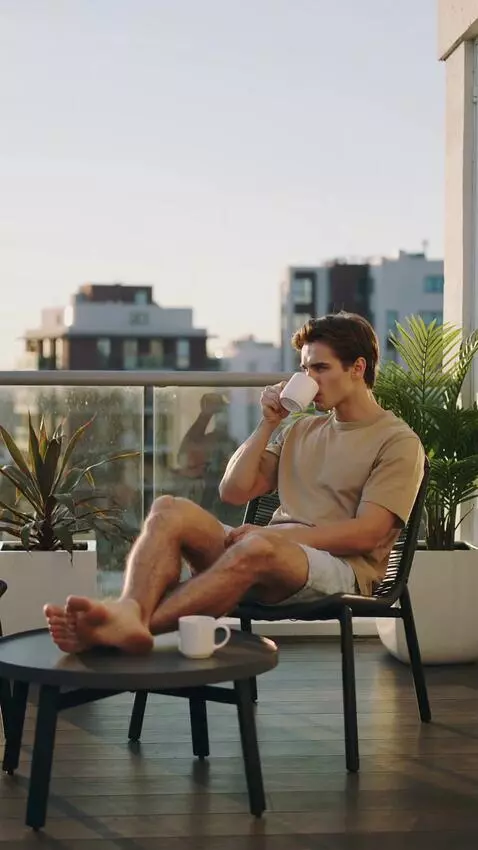 AI Video from prompt: In an 8-second video, a 24-year-old British man,
