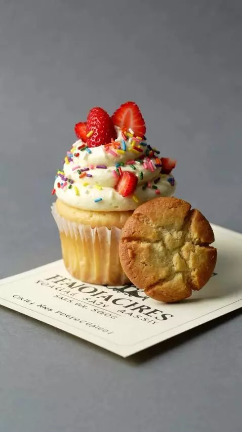 AI Video from prompt: **PROMPT — Sweet Crumbs Bakery | Cinematic Baker