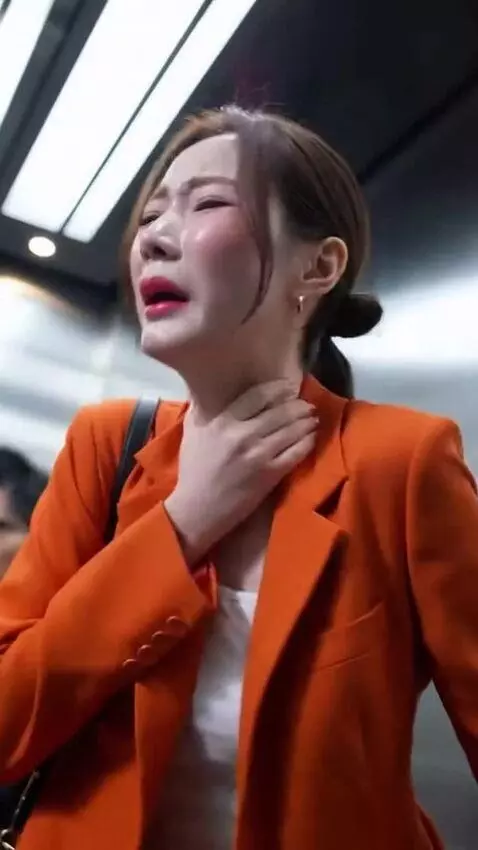 AI Video from prompt: Strepsils chesty cough Commercial Language: Thai
