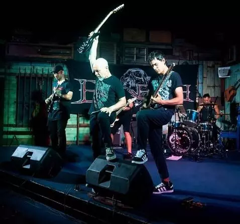 AI Video from prompt: Front camera moves toward the left guitarist on 