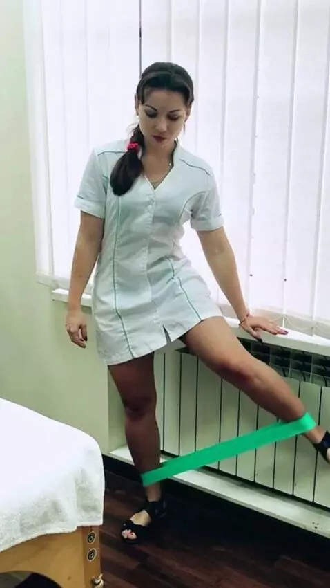 AI Video from prompt: Starting position. Stand straight, feet shoulder