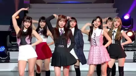 AI Video from prompt: Realistic,kpop girl group 7 members fancam, danc