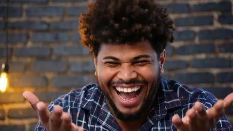 AI Video from prompt: Man making a joke and dying laughing