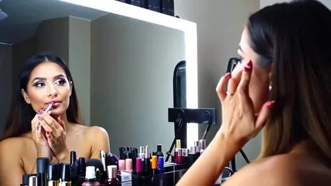 AI Video from prompt: Beautiful lady doing makeup for a photoshoot