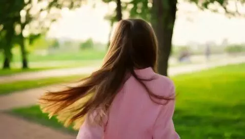 AI Video from prompt: Preteen girl smiling