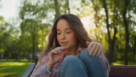 AI Video from prompt: BEAUTIFUL GIRL RIP HER PANTS AND THEY SEE FINE H