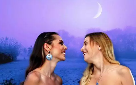 AI Video from prompt: girls kissing from happiness