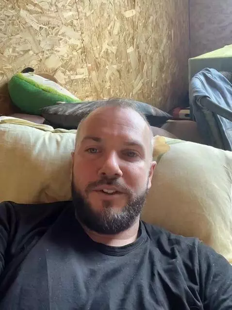 AI Video from prompt: Поздравить мужчин с днём офицеров