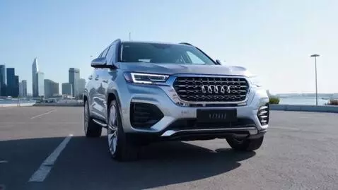 AI Video from prompt: A 4K-realistic rendering of a modern, sleek, sil