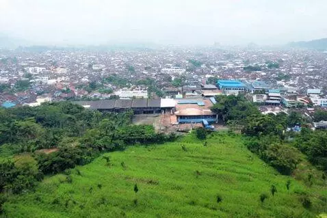 AI Video from prompt: A drone over the city of Java and new facilities