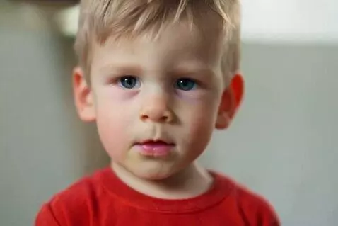 AI Video from prompt: Speedo boy hause
