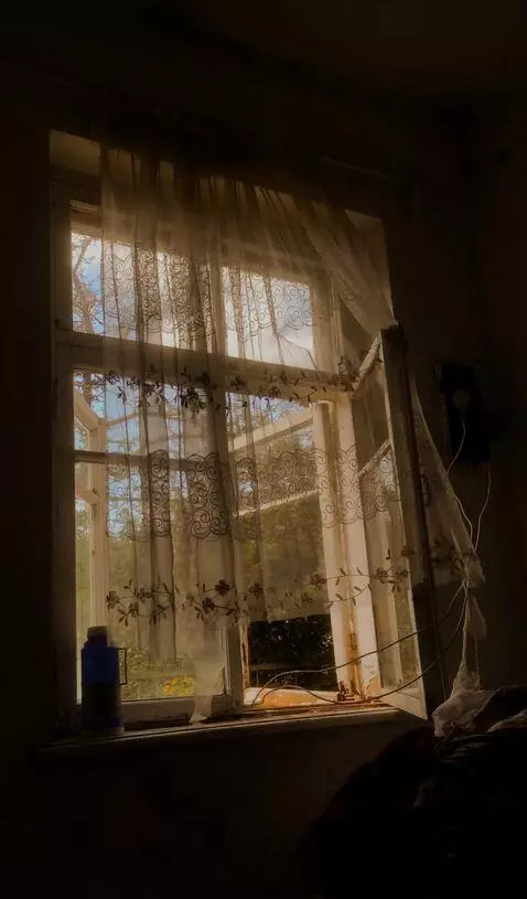 AI Video from prompt: Add a gentle breeze effect so that the curtain s