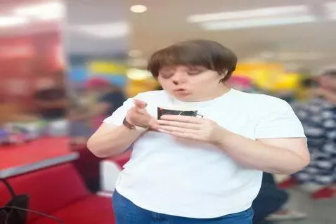 AI Video from prompt: Пить кофе и восхищаться ароматом