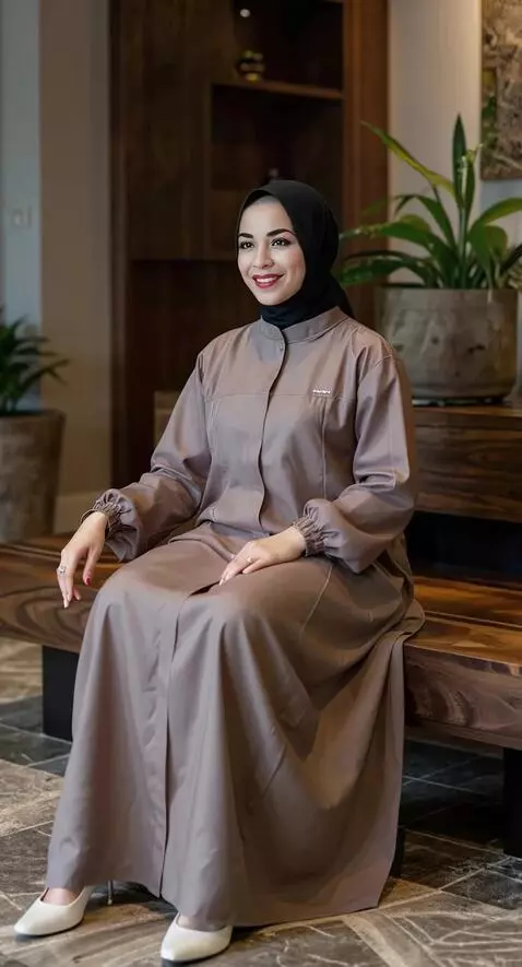 AI Video from prompt: Modelnya tampak santai dan elegan, dengan satu t