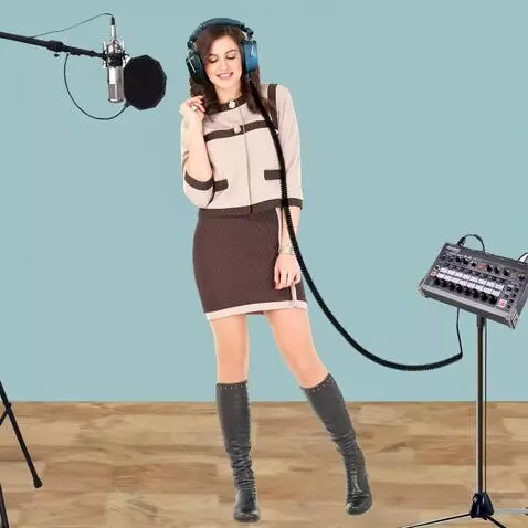 AI Video from prompt: A young woman in a recording studio. He sings di