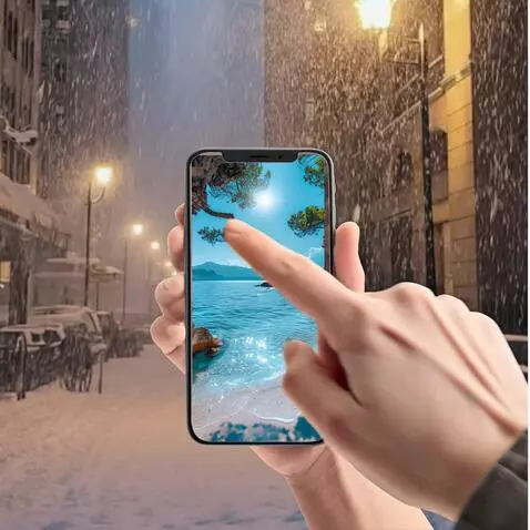 AI Video from prompt: Зимняя улица падает снег, рука держит телефон, в