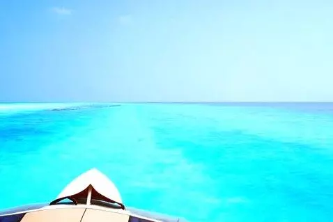 AI Video from prompt: Car ride across the Maldives