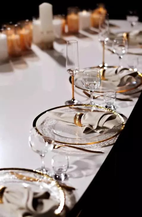 AI Video from prompt: An additional light accent appears on the side o