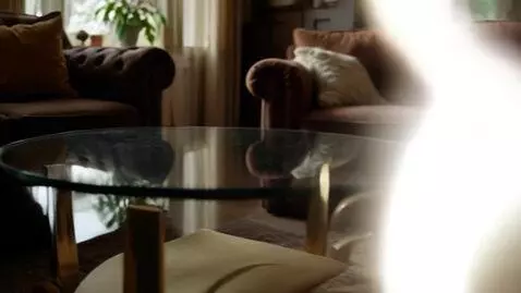 AI Video from prompt: Additional light appears on the side of the fram