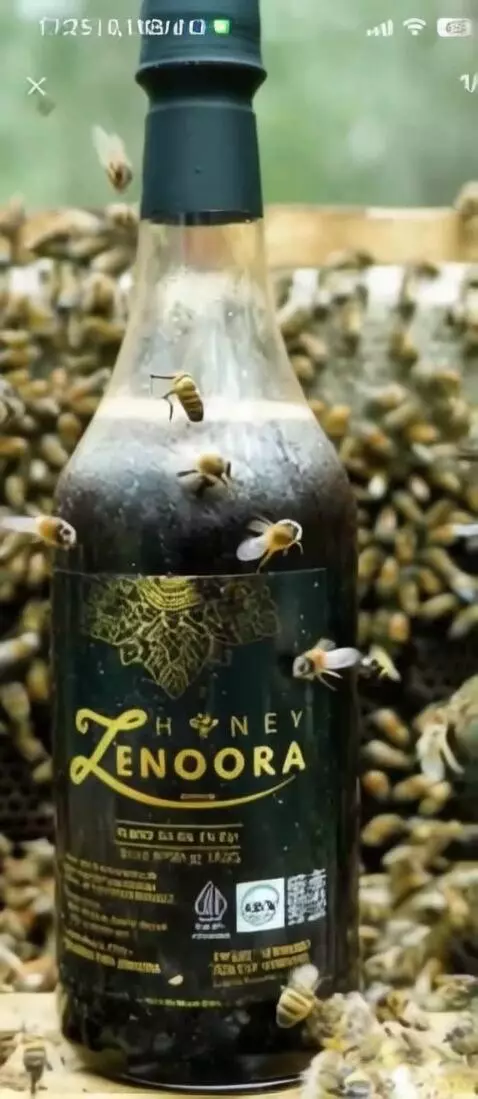 AI Video from prompt: buat gambar botol ini berputar dikelilingi lebah