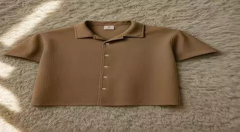 AI Video from prompt: Riview gambar baju ini menjadi vidio buat diprom