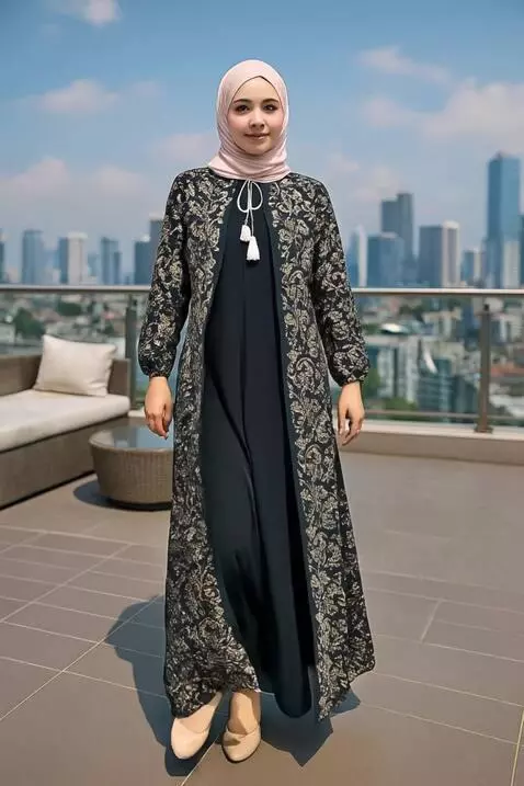 AI Video from prompt: maju kearah kamera, kamera mundur, model bergaya