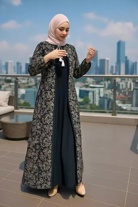 AI Video from prompt: model mereview baju yang ia kenakan