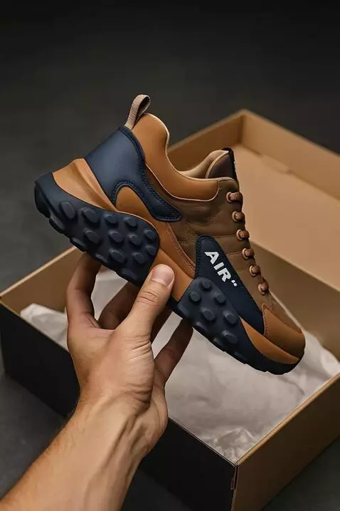 AI Video from prompt: Sebuah sepatu sneakers cokelat dengan aksen biru