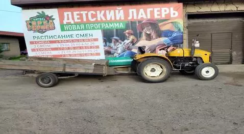 AI Video from prompt: Грузят бегемота в телегу