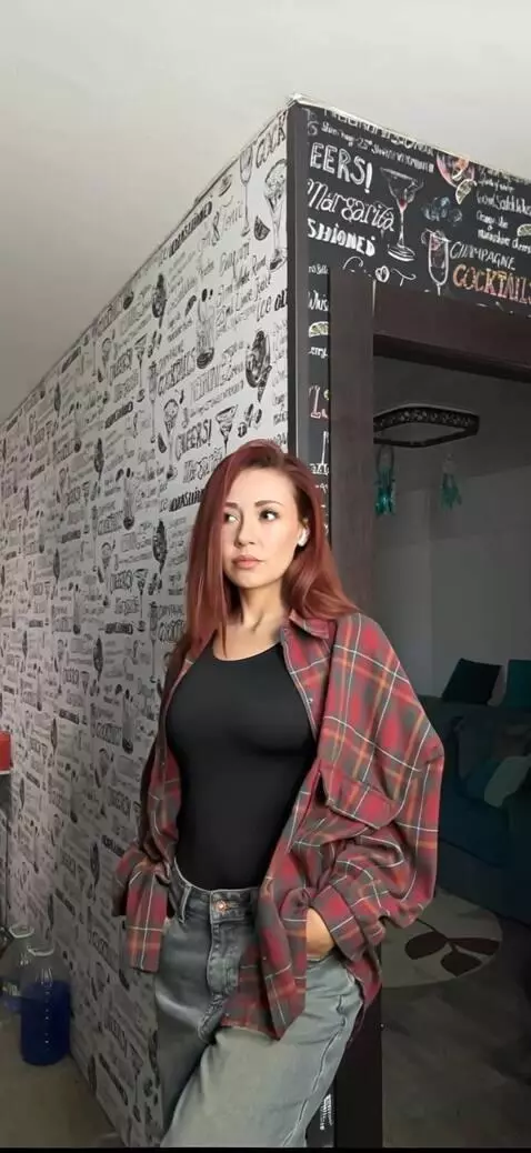 AI Video from prompt: “Image‑to‑video, 5–10s, aspect 9:16. The woman s