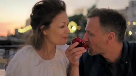 AI Video from prompt: People kissing. French kiss.