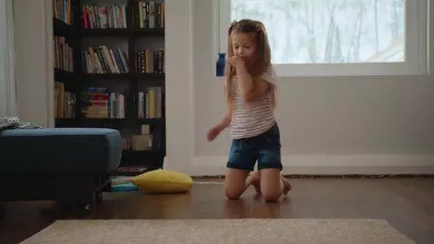 AI Video from prompt: The girl grows in size and falls to her knees